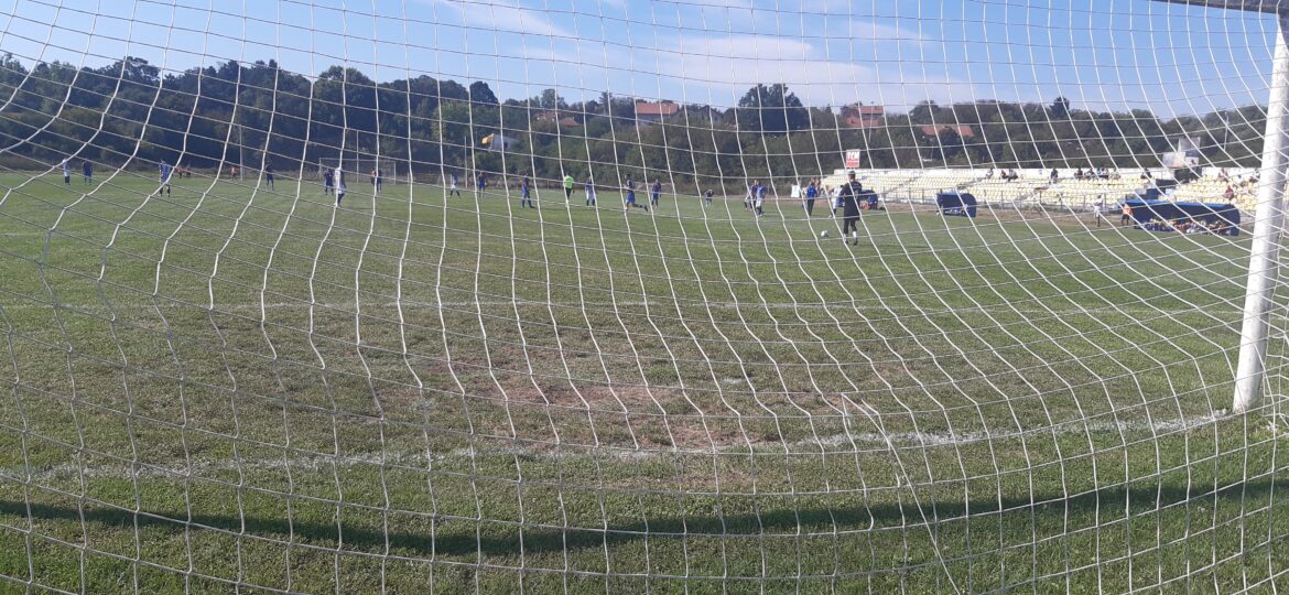 Fudbal: Kaluđerica na praznom Seltersu, komšijski derbi u Rabrovcu, Ivanča „cementira“ vrh