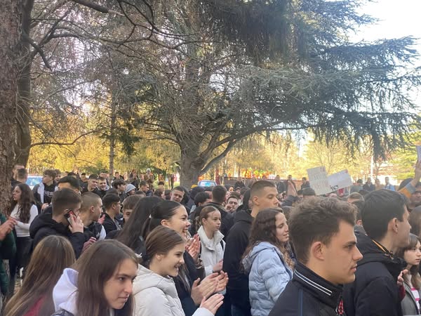 Protest mladenovačkih gimnazijalaca