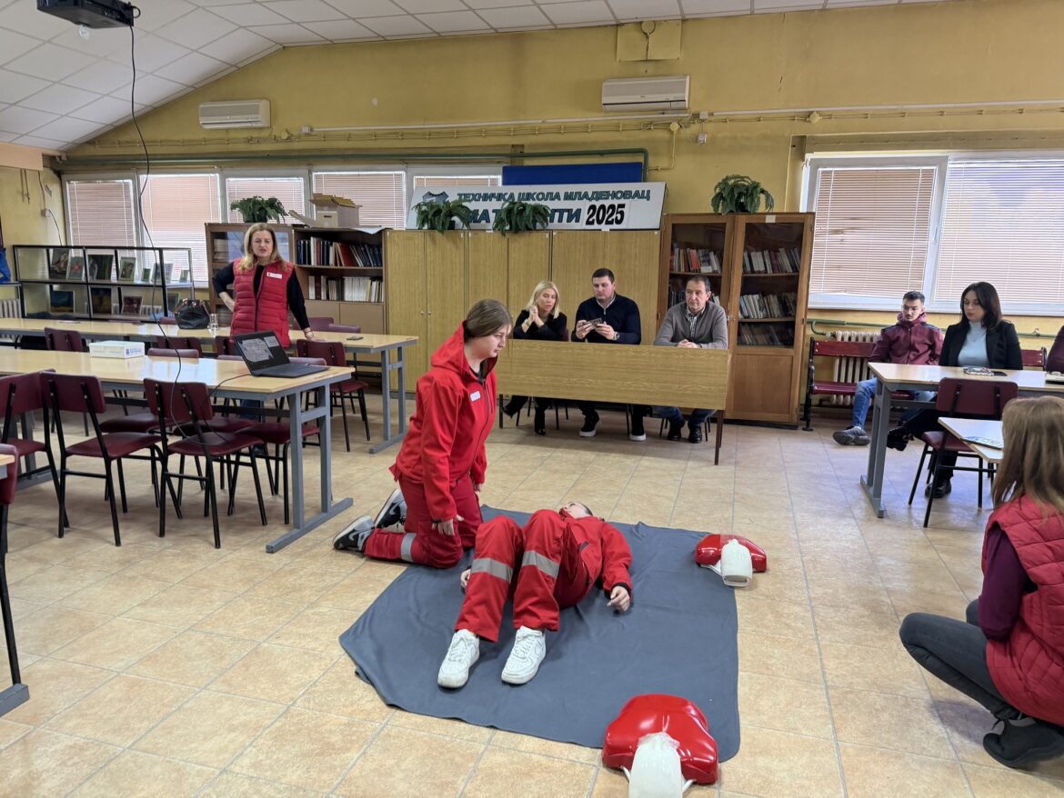 Tribina“Upozori, pa pomozi“ za učenike mladenovačke Tehničke škole