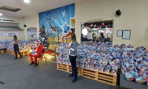 Praznični paketići za najmlađe Mladenovčane