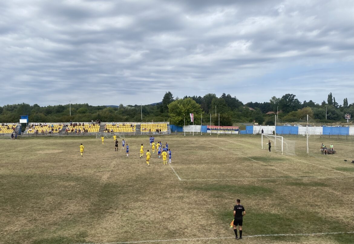 Mladenovčani siloviti na startu prvenstva: OFK Mladenovac – Lisović 1977 5:1 (3:0)